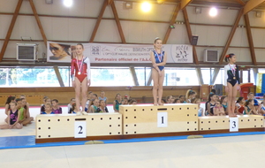 588783c633b75_Louanepodiumentier.JPG